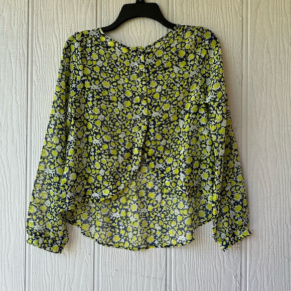 Lush Floral Button-Back Top - Picture 6 of 12